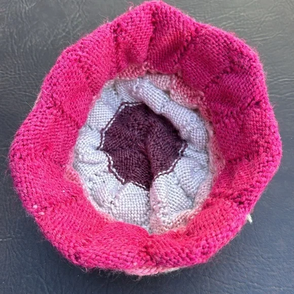 🤎💖🤍Gorgeous, handmade flower, beanie, hat, pink cream, and brown - Picture 3 of 8